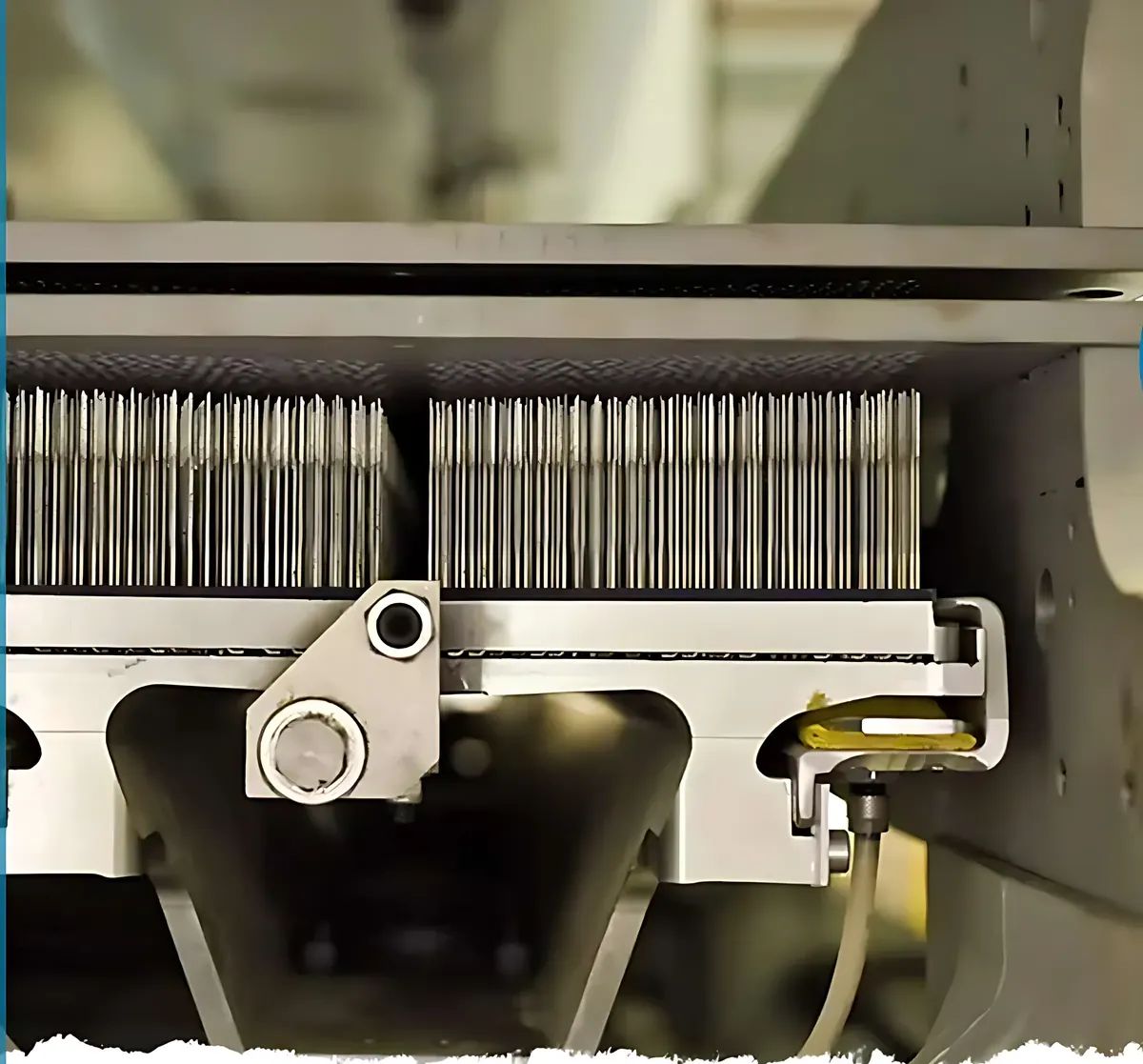 Needle-punching machine entangling fibres into felt