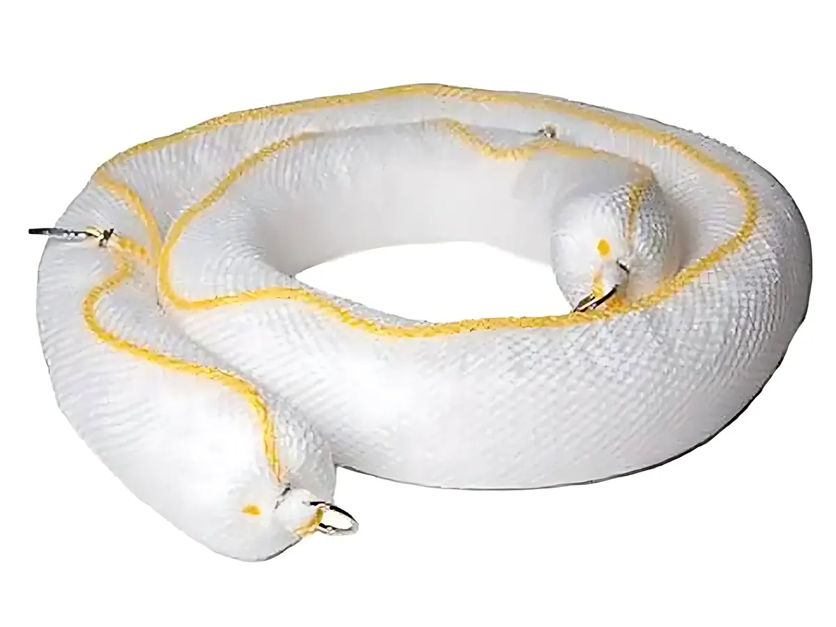 Ölsperre mit Netzummantelung zum Eindämmen von Öl auf dem Wasser