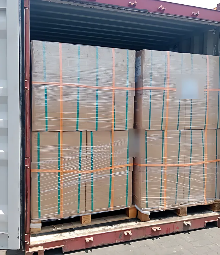 Cartons block-stowed in a container